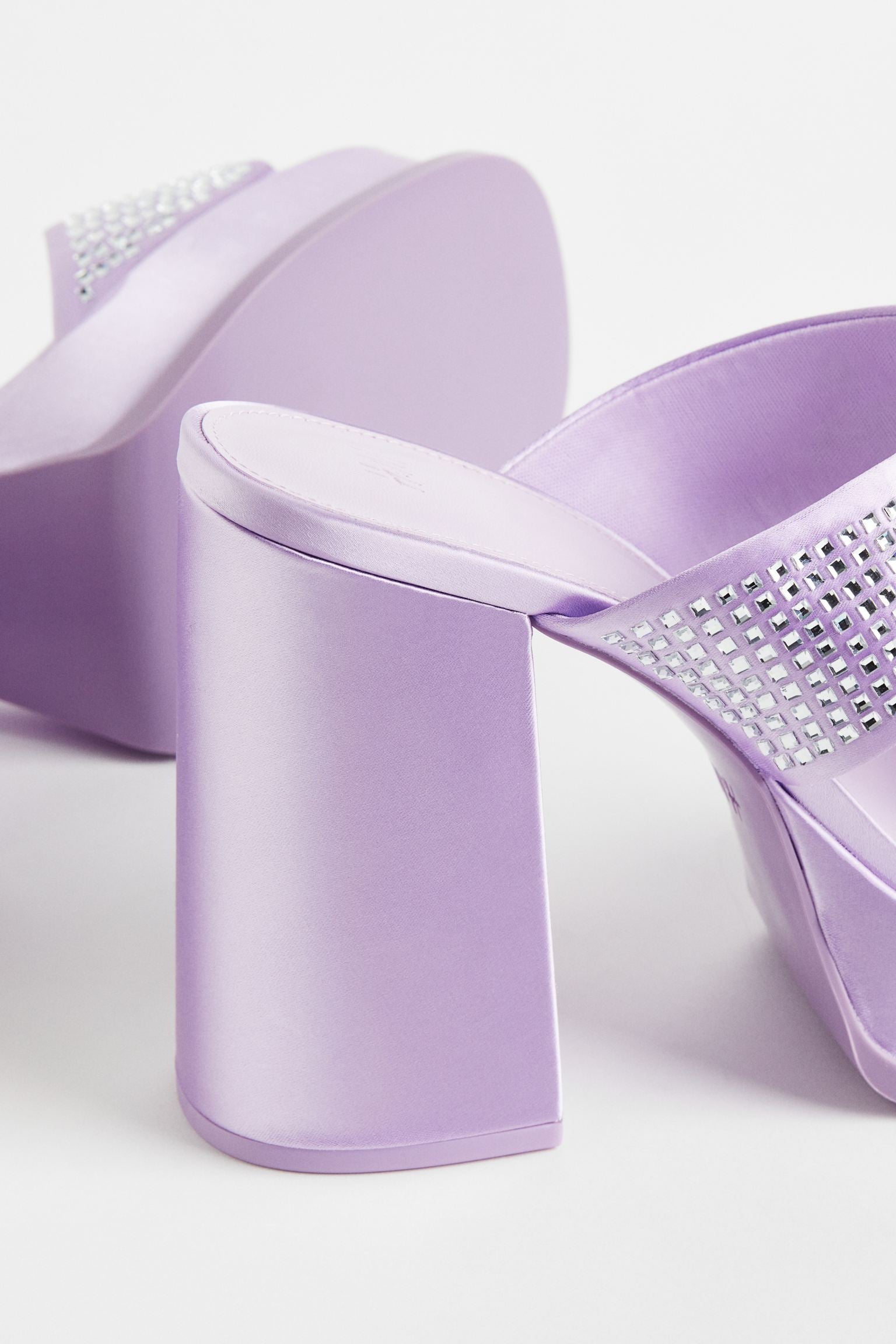 H & M LAVENDAR PLATFORM BLOCK HEEL MULE