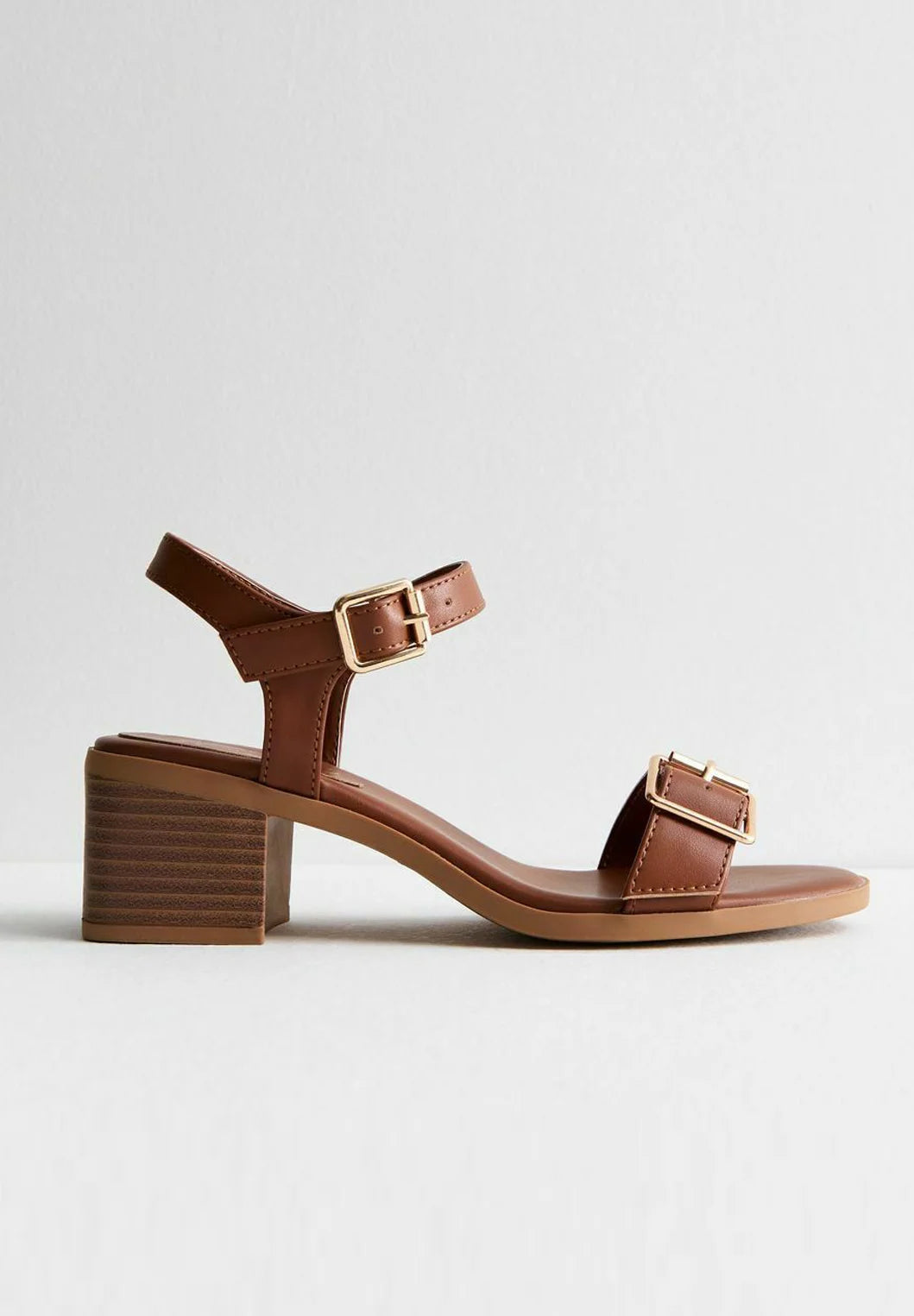 NEW LOOK BUCKLE DETAIL BLOCK HEEL SANDAL IN COGNAC