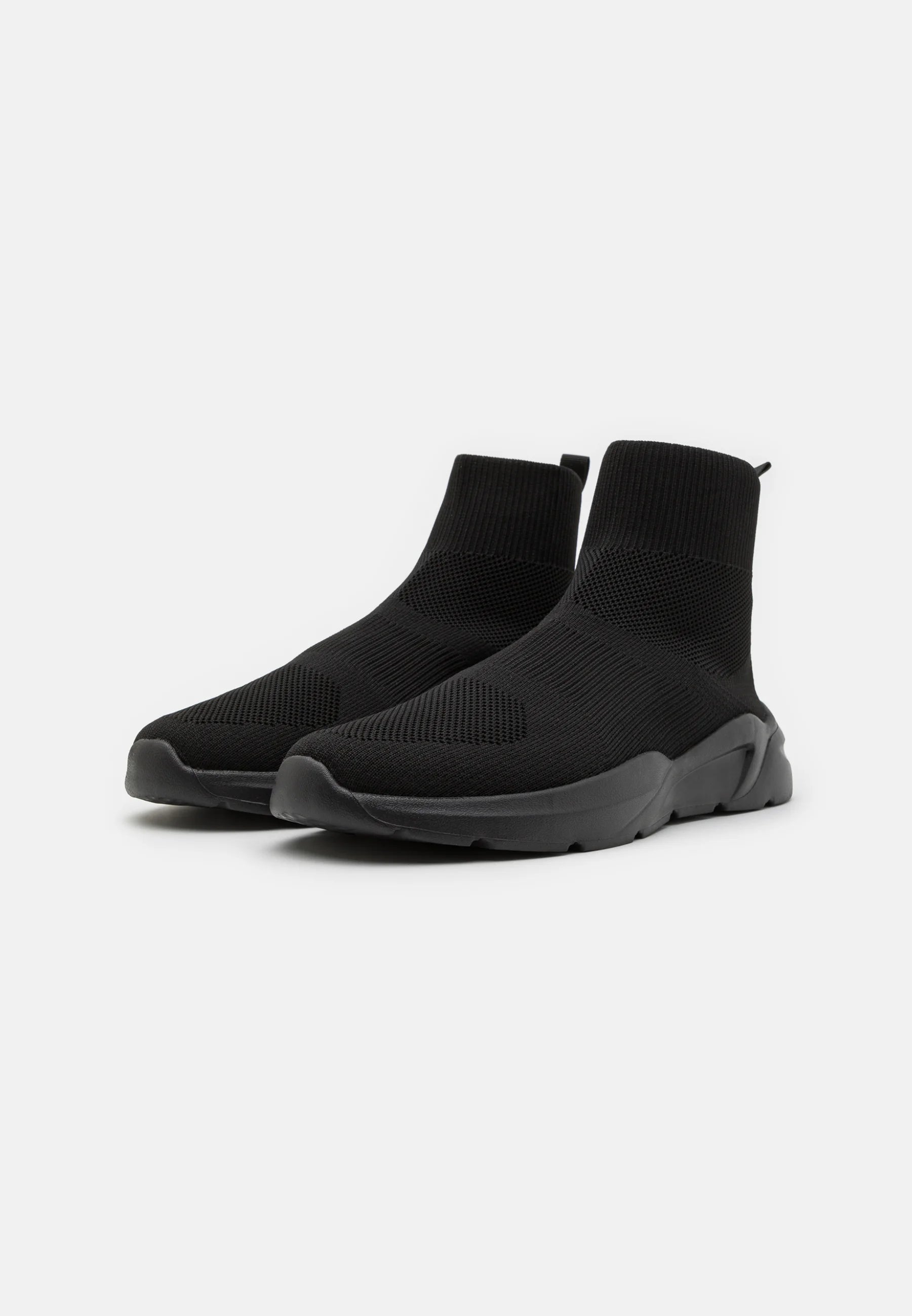 PIER ONE ANKLE SLIP-ON IN BLACK