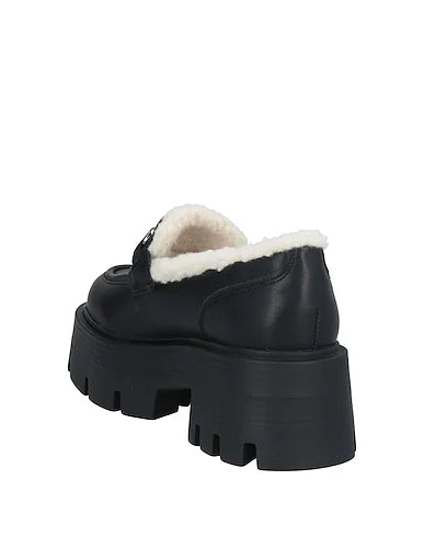 STEVE MADDEN CHUNKY FUR FOOTBED LOAFERS IN BLACK