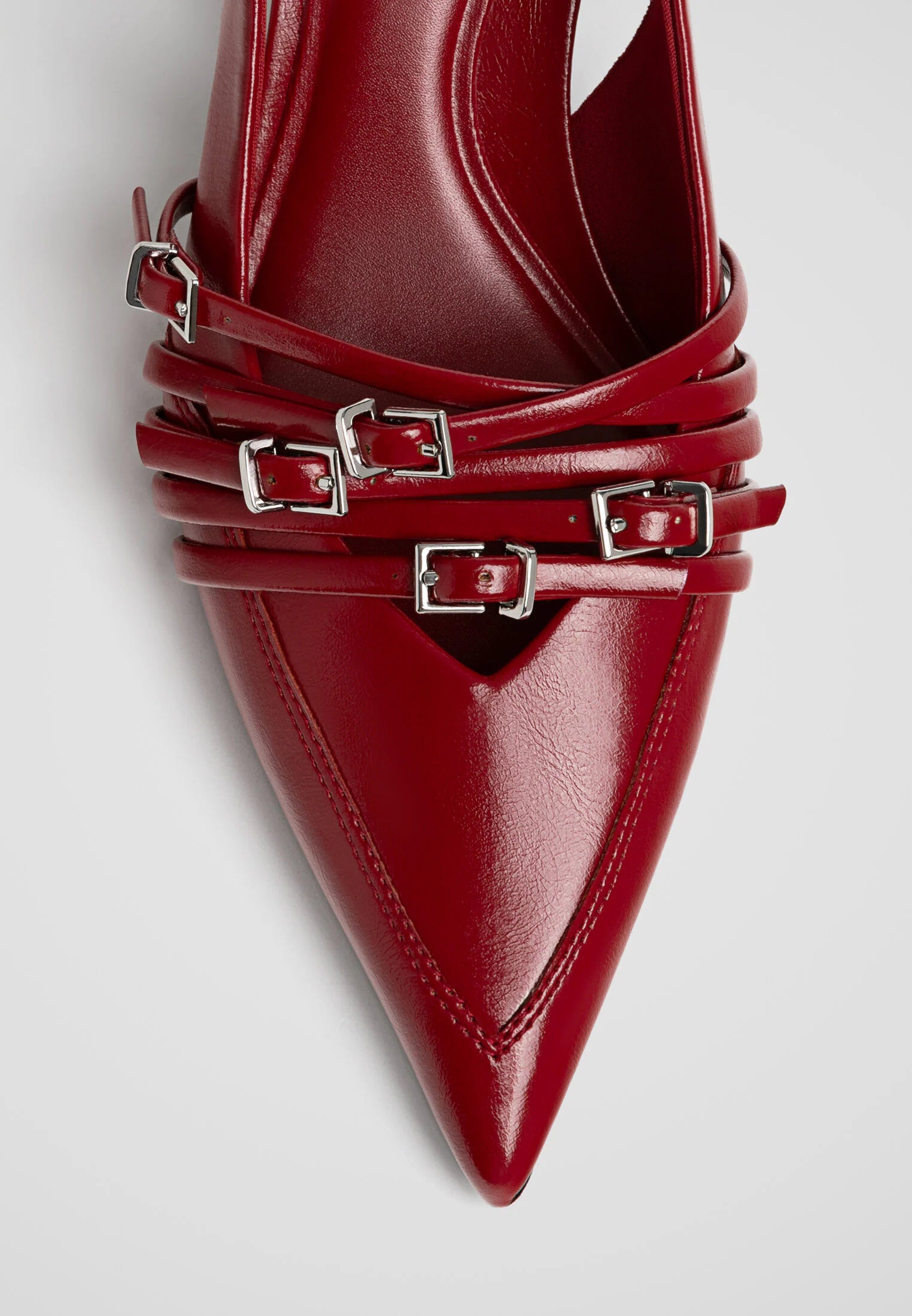 Stradivarius Pointed Toe Buckle Detail Pump in Wine