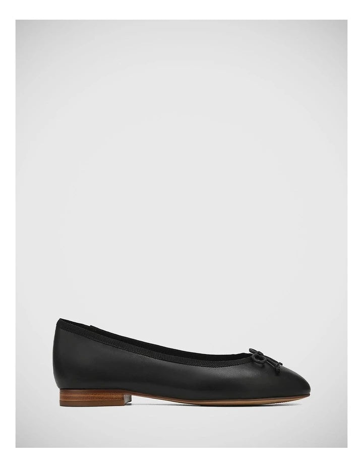Wittner Bow detail Ballerina in Black