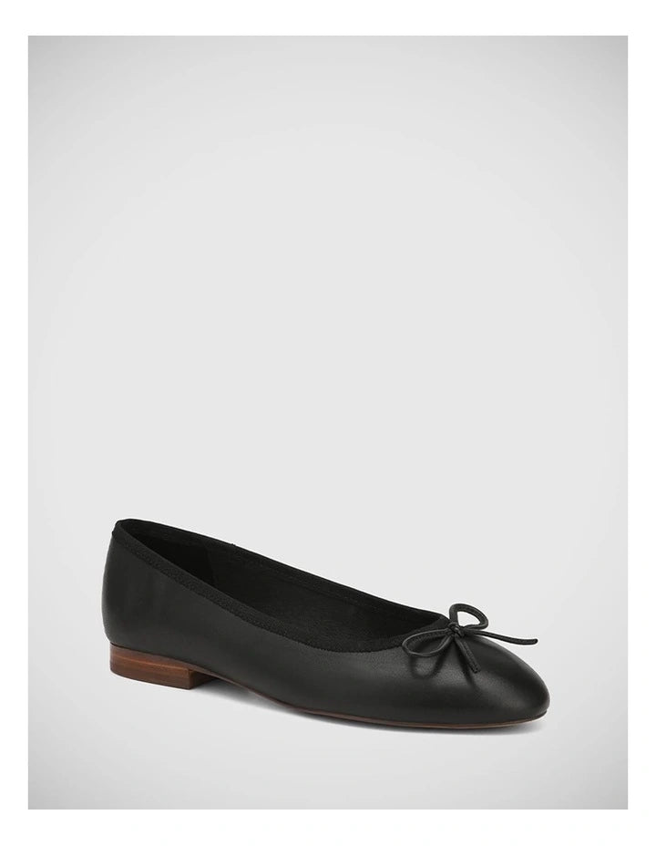 Wittner Bow detail Ballerina in Black