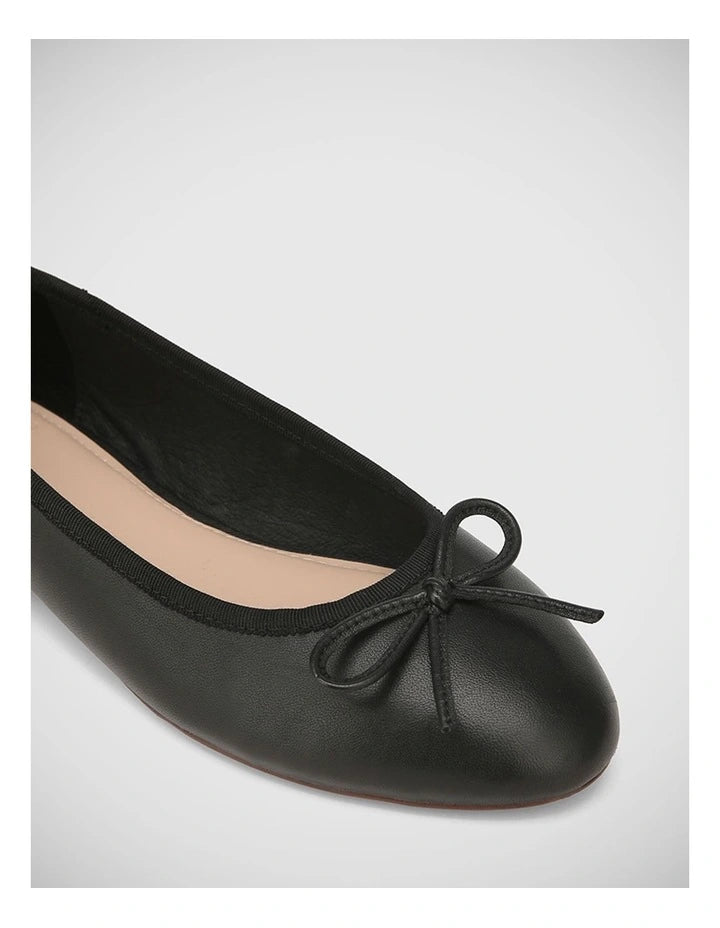 Wittner Bow detail Ballerina in Black