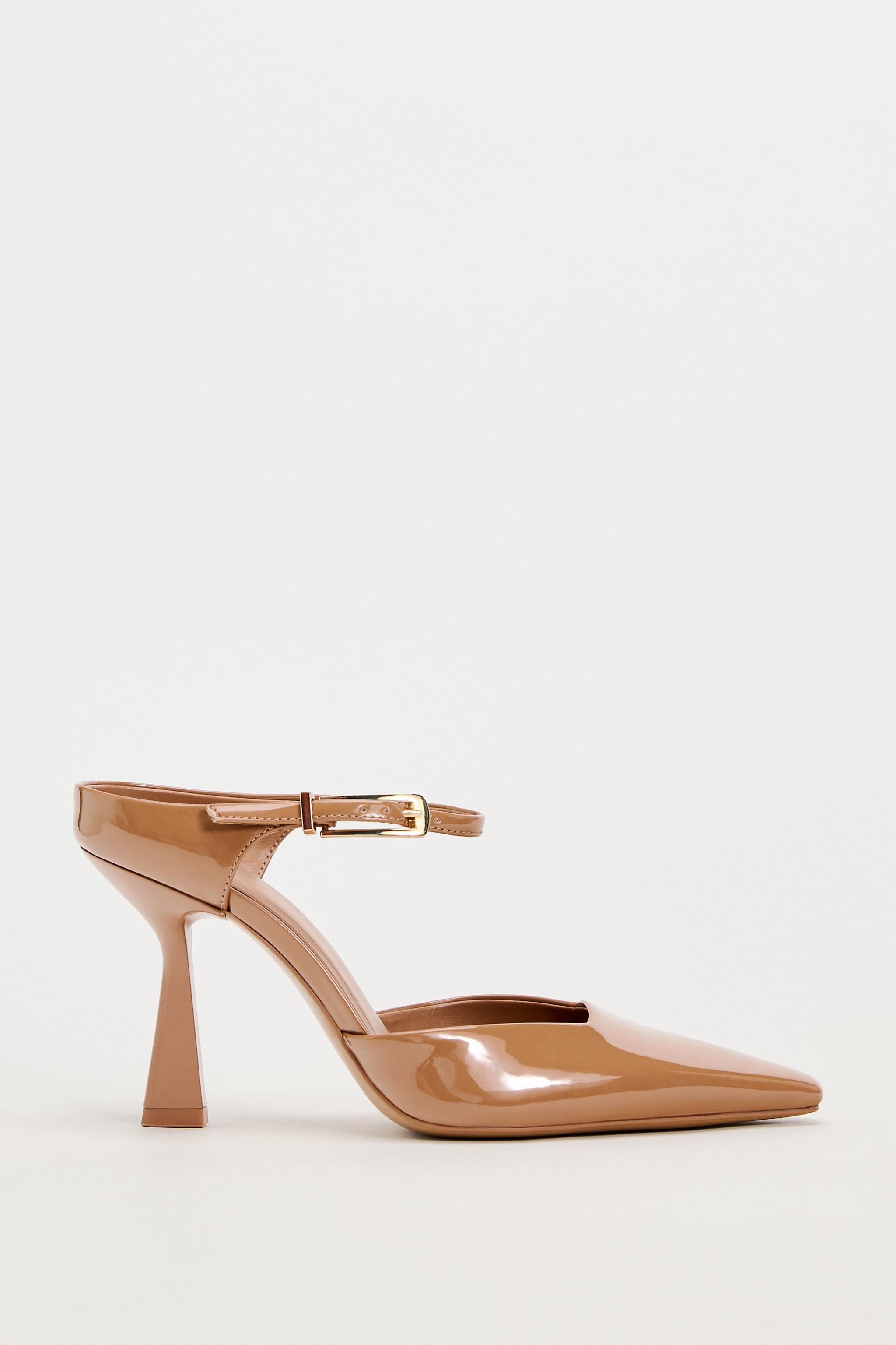 ZARA PATENT LEATHER POINTED TOE SANDAL IN CARAMEL