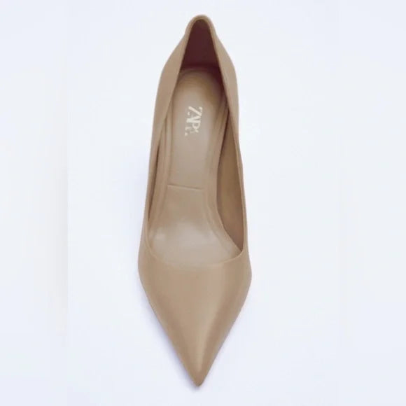 ZARA POINTED TOE LEATHER PUMP IN BEIGE