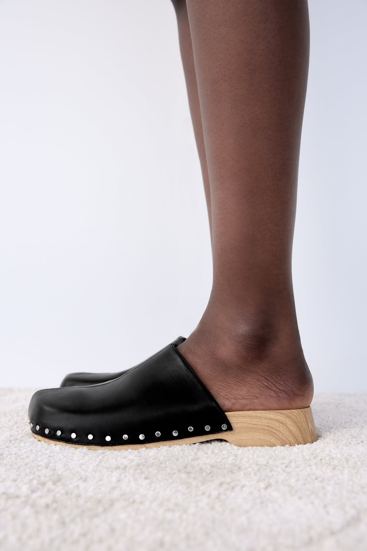 ZARA WOMEN'S CLOGS IN BLACK