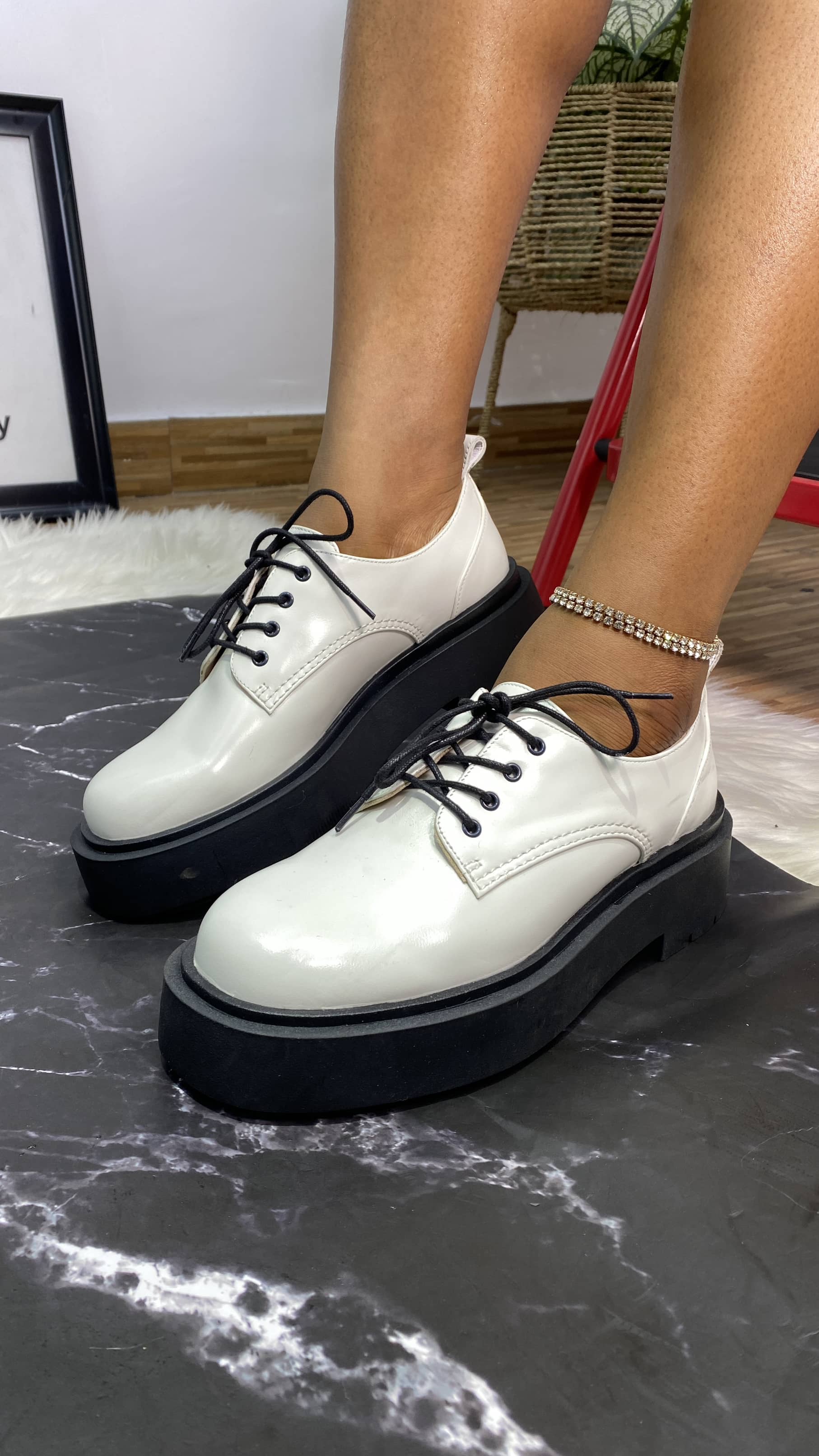 H & M WHITE LACE-UP BROGUES